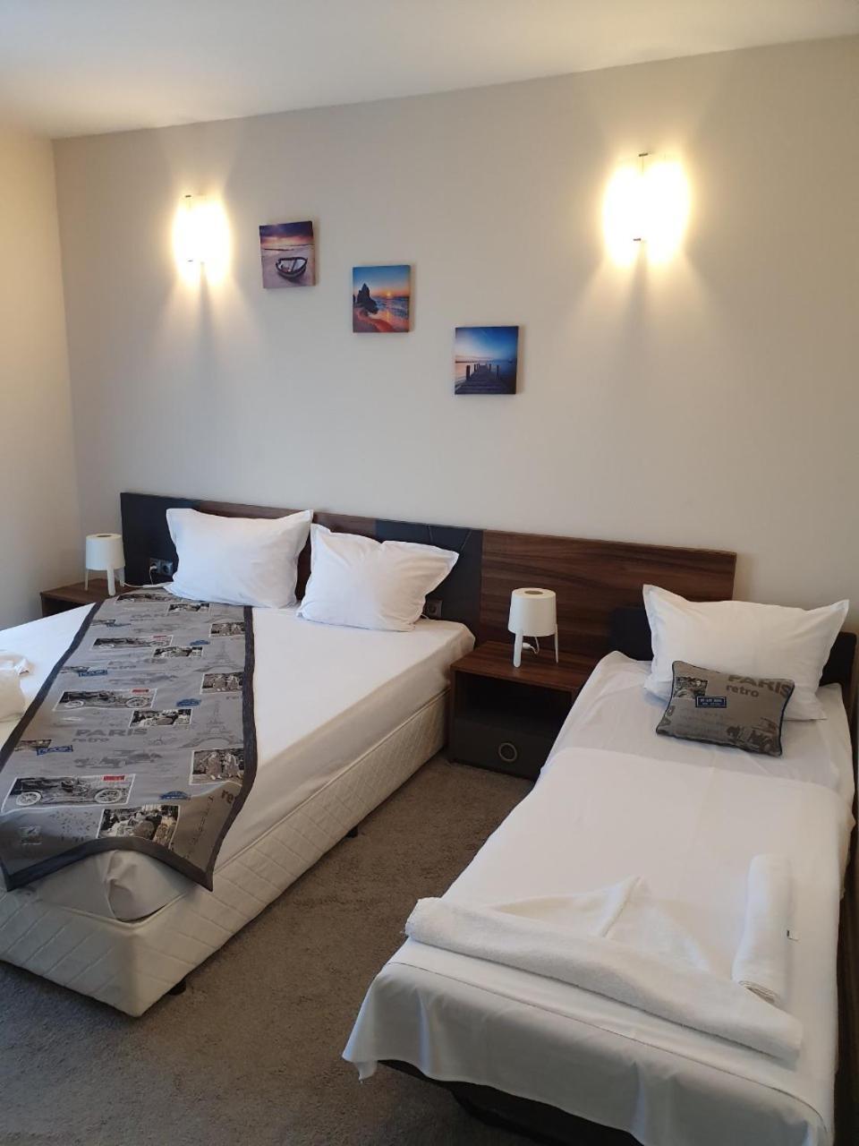 Family Hotel Novel City Burgas by Rom bilde