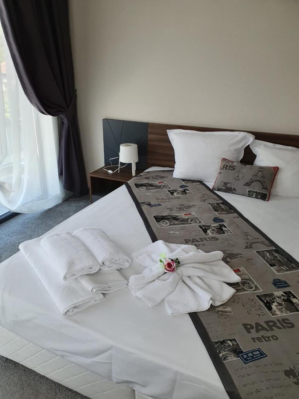 Family Hotel Novel City Burgas by Rom bilde