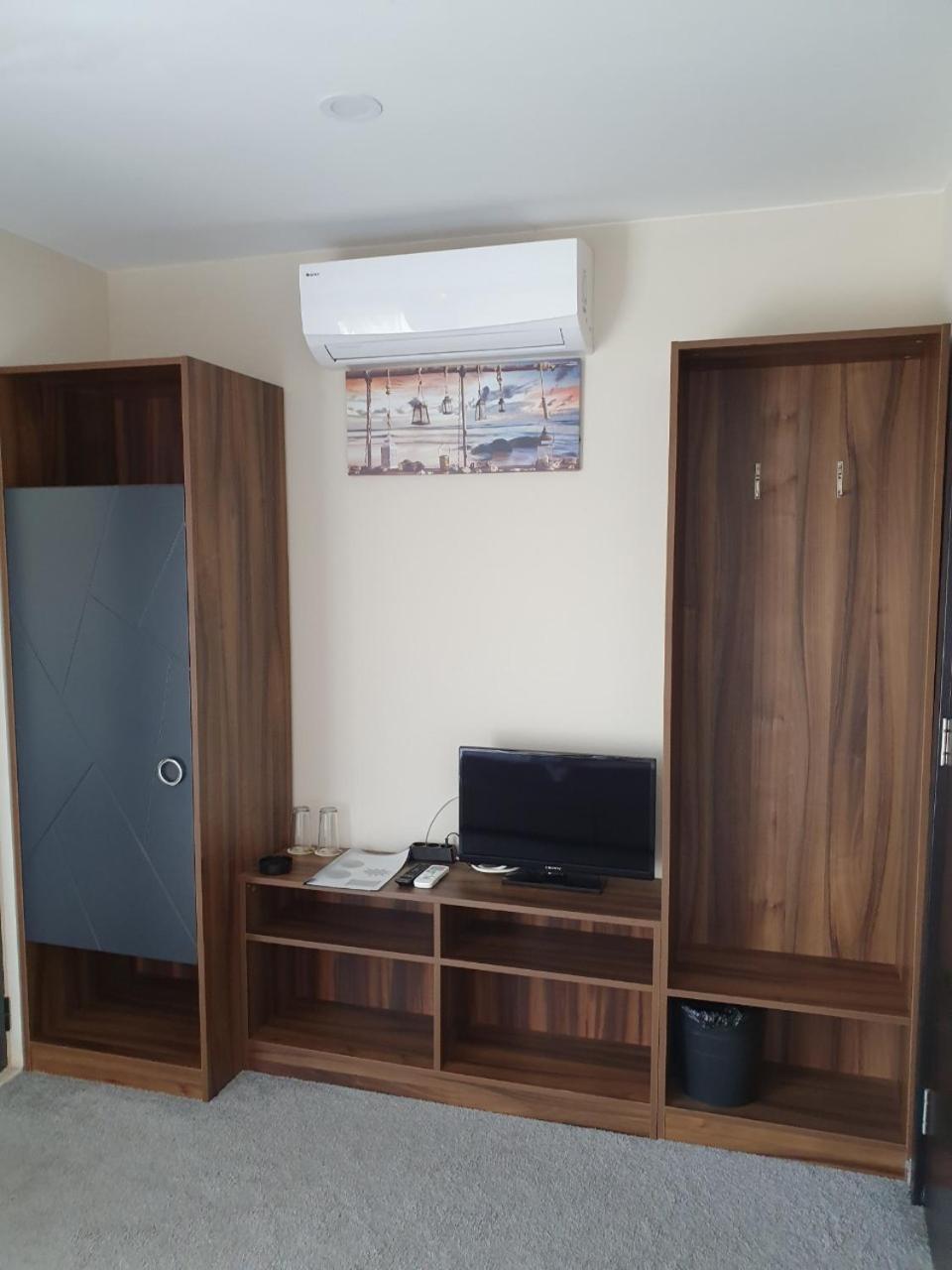 Family Hotel Novel City Burgas by Rom bilde