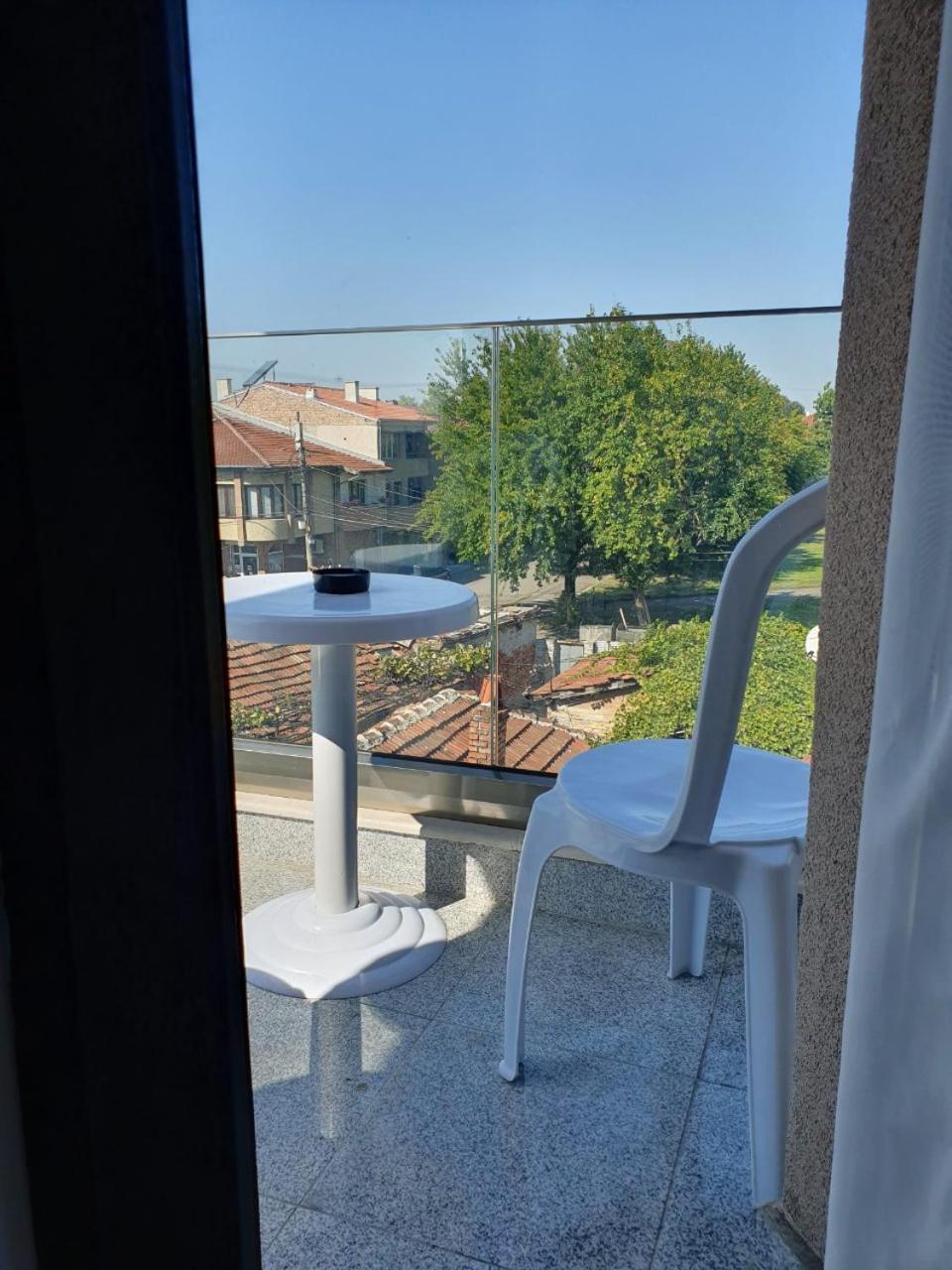 Family Hotel Novel City Burgas by Rom bilde
