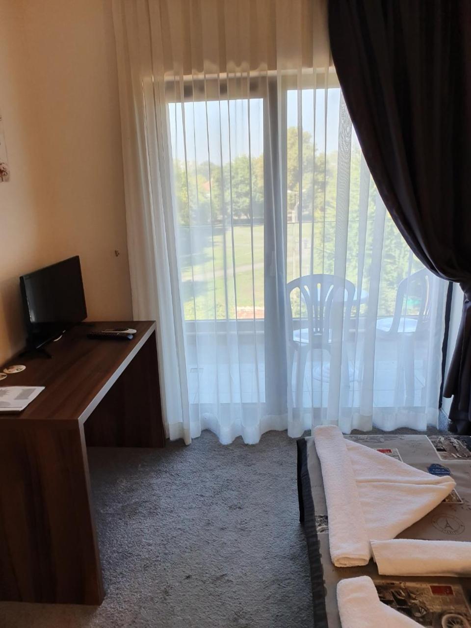 Family Hotel Novel City Burgas by Rom bilde