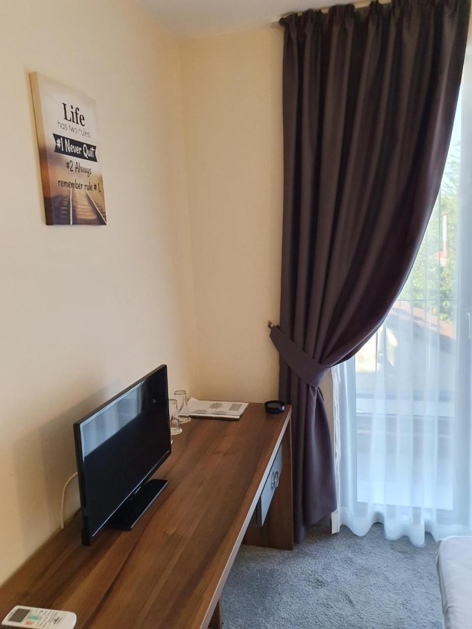 Family Hotel Novel City Burgas by Rom bilde