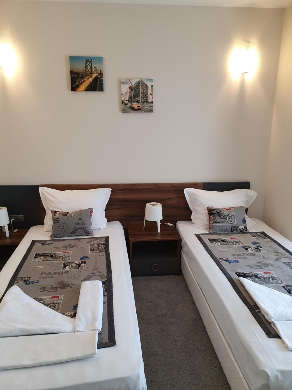 Family Hotel Novel City Burgas by Rom bilde