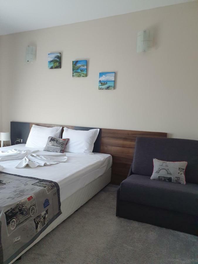 Family Hotel Novel City Burgas by Rom bilde